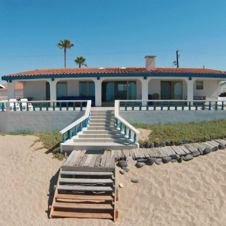 Beautiful Beachfront Home Casa de Veranos - Apartment - 26