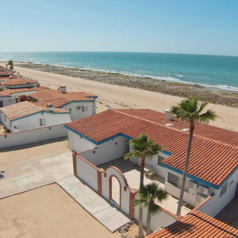 Beautiful Beachfront Home Casa de Veranos - Apartment - 27