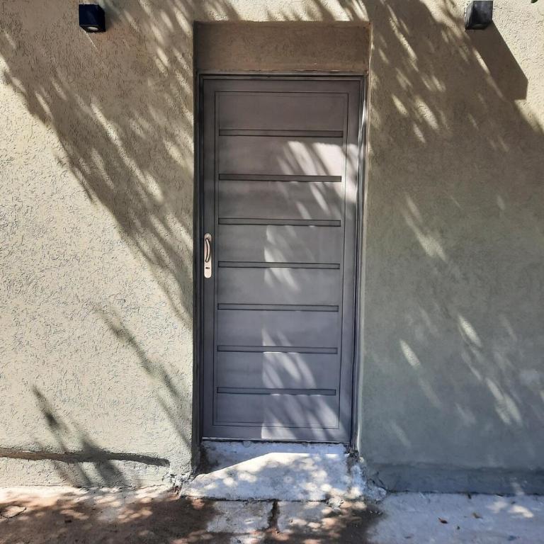 The Ficus Family, A Warm Home - Two-Bedroom House - 4