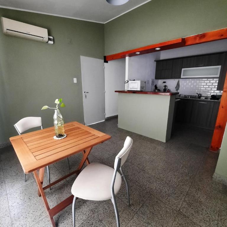 The Ficus Family, A Warm Home - Two-Bedroom House - 12
