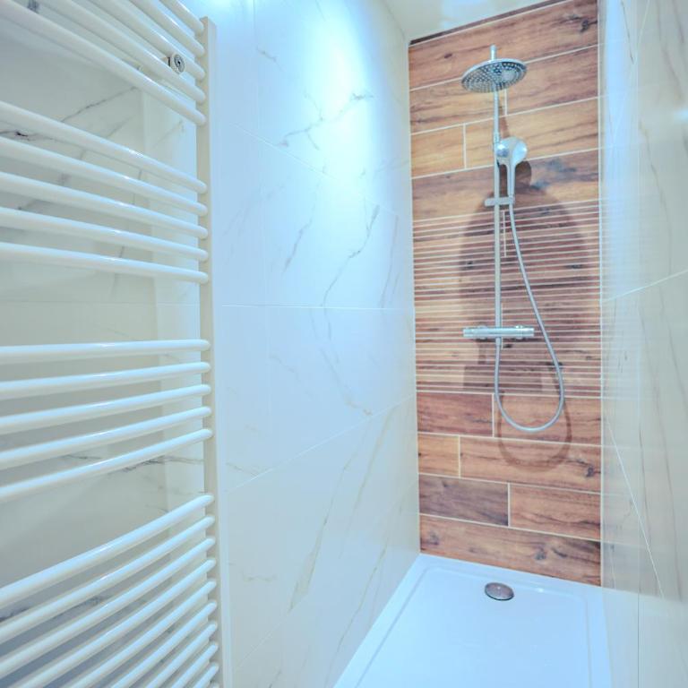Quiet Line Coliving - Chambre dans T4 de 68m2 - Jusqu'à 2 personnes - Wifi Fibre -Gare à 15 min - GEM à 2 min - Doppelzimmer - 4