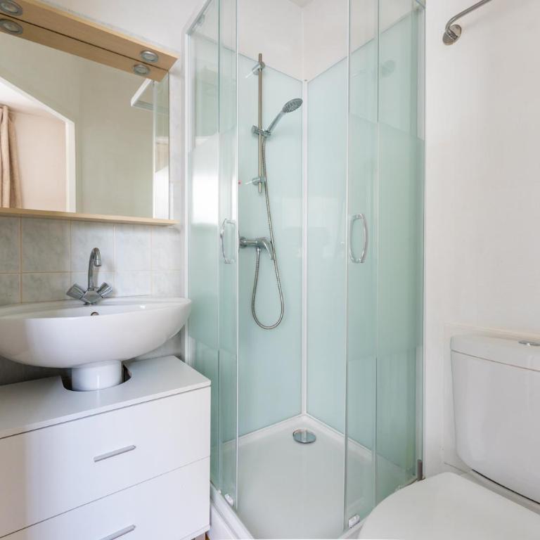 Le Cocon Lumineux - à 500m de la Vieille Ville - One-Bedroom Apartment - 11