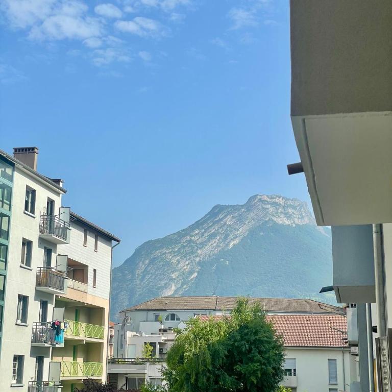 Quiet Line Coliving - Chambre dans T4 de 68m2 - Jusqu'à 2 personnes - Wifi Fibre -Gare à 15 min - GEM à 2 min - Doppelzimmer - 12