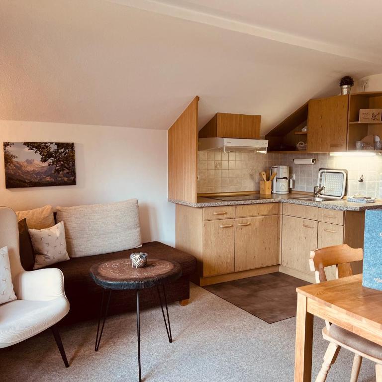 Gästehaus Alpenruh - Apartment mit 1 Schlafzimmer und Balkon - 1