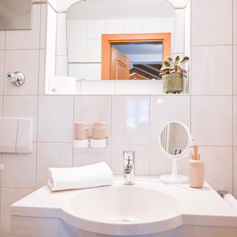 Gästehaus Alpenruh - Apartment mit 1 Schlafzimmer und Balkon - 4