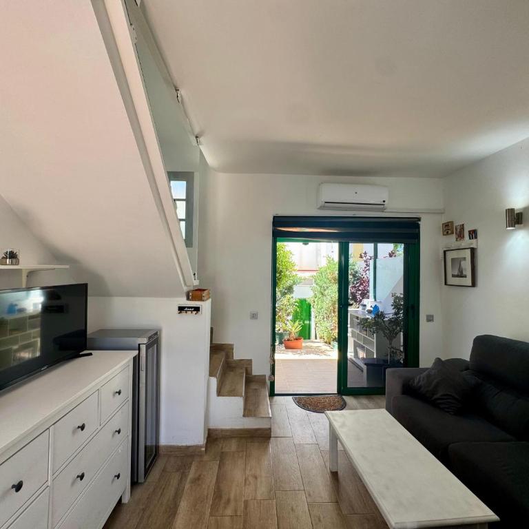 Tropical Sun - One-Bedroom House - 9