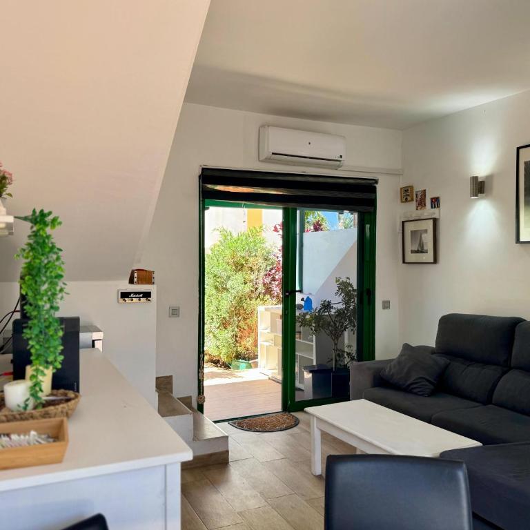 Tropical Sun - One-Bedroom House - 10