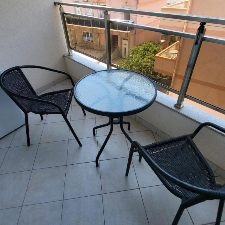 Cozy apartment, 200 m to the beach - Two-Bedroom Apartment with Terrace - 18