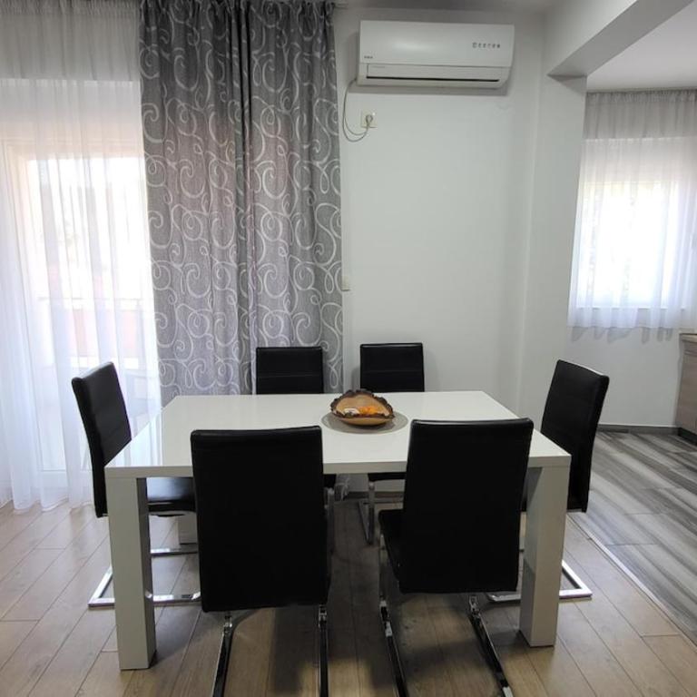 Cozy apartment, 200 m to the beach - Two-Bedroom Apartment with Terrace - 19
