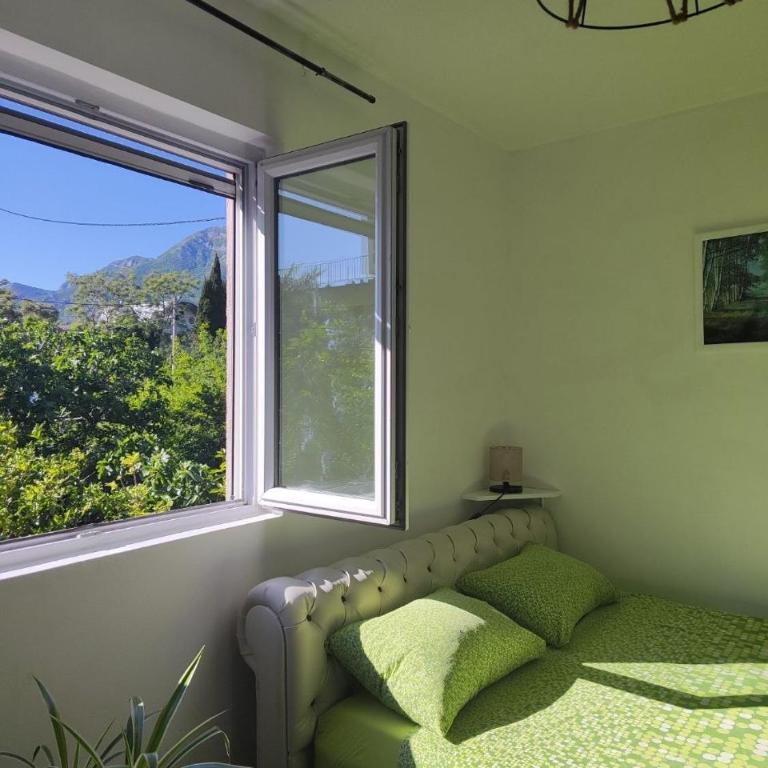 SutomoreLife Cozy Green Apartment - Studio Apartman - 5