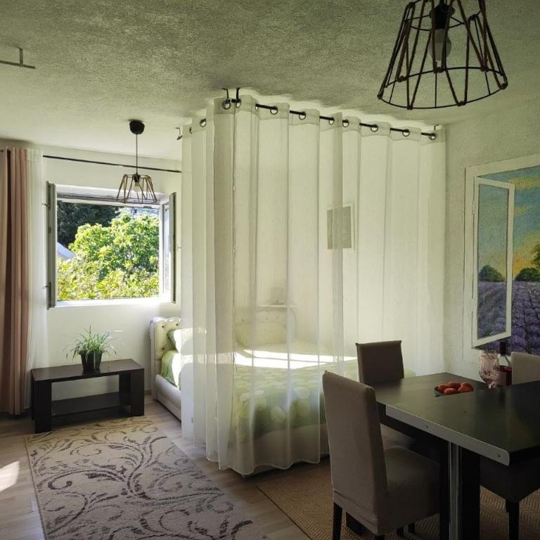 SutomoreLife Cozy Green Apartment - Studio Apartman - 6