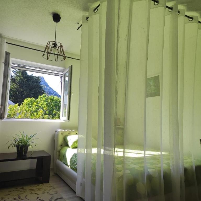 SutomoreLife Cozy Green Apartment - Studio Apartman - 7