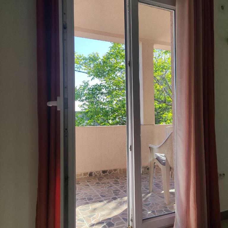 SutomoreLife Cozy Green Apartment - Apartman sa Balkonom - 3