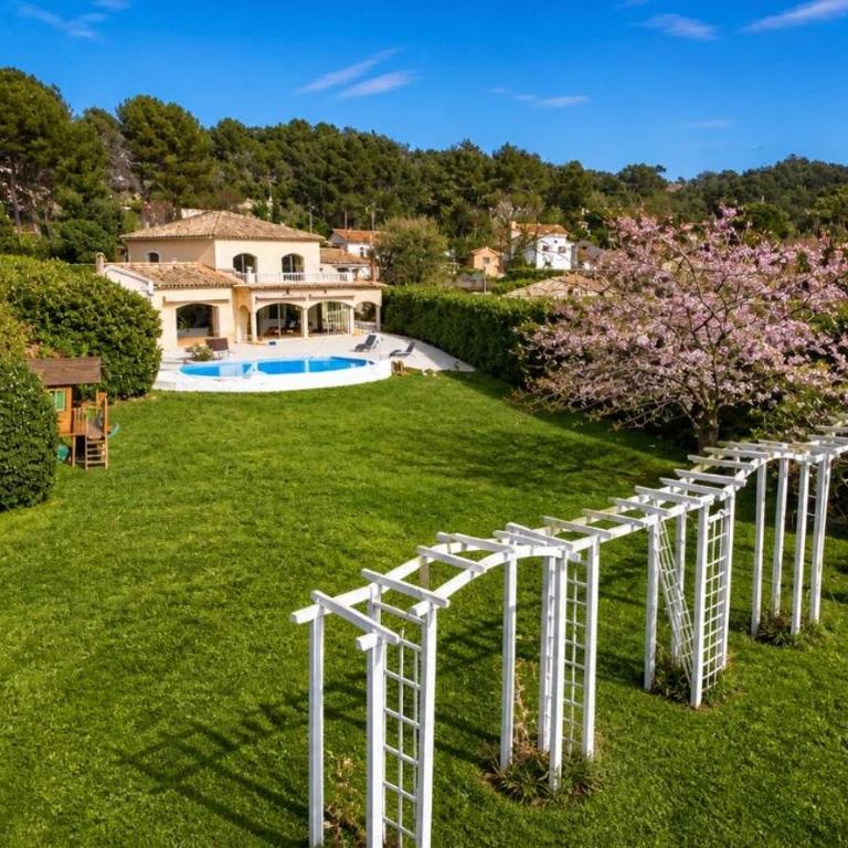 Exceptional villa Pool & large garden - Villa - 2