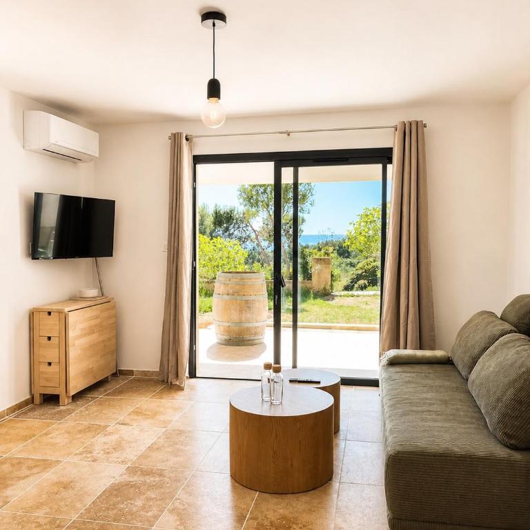 F2 à Capo di Feno, Nature, plage et jacuzzi - One-Bedroom Apartment - 1