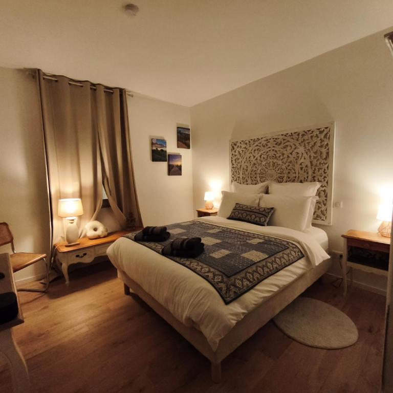 VILLA ADOYA Chambre d'hôtes Aigues-Mortes intra muros au calme climatisation réversible PISCINE WIFI ascenseur PARKING gratuit - Chambre Supérieure Lit Queen-Size - 4