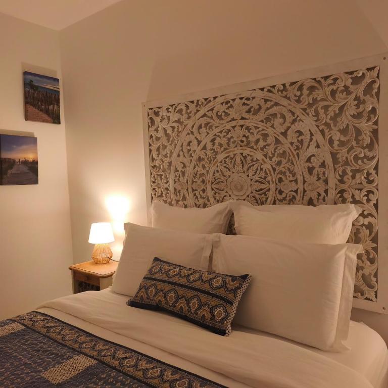 VILLA ADOYA Chambre d'hôtes Aigues-Mortes intra muros au calme climatisation réversible PISCINE WIFI ascenseur PARKING gratuit - Chambre Supérieure Lit Queen-Size - 6