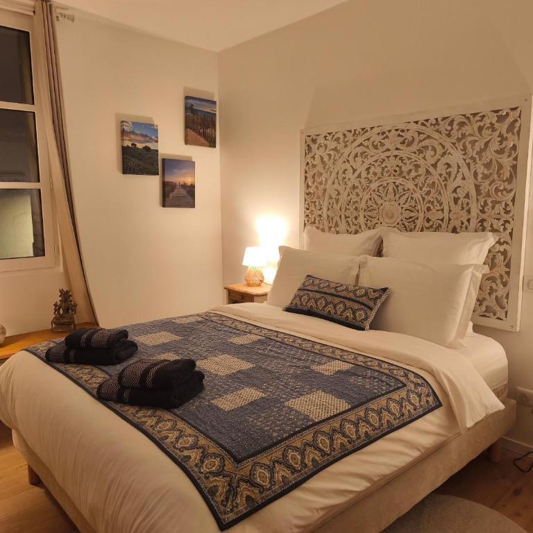 VILLA ADOYA Chambre d'hôtes Aigues-Mortes intra muros au calme climatisation réversible PISCINE WIFI ascenseur PARKING gratuit - Chambre Supérieure Lit Queen-Size - 1