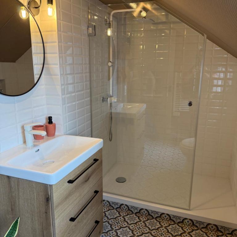 Charme et Lumière - One-Bedroom Apartment - 9