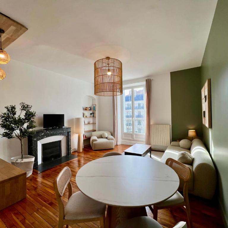 2 chambres, Parking privé, Gare à 8 min - Appartement 2 Chambres - 10