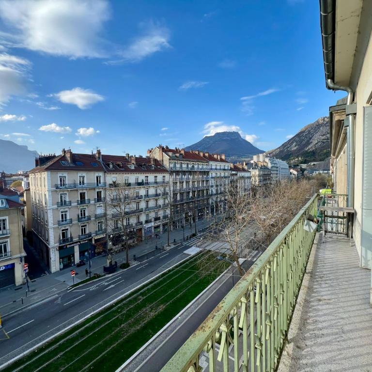 2 chambres, Parking privé, Gare à 8 min - Appartement 2 Chambres - 25