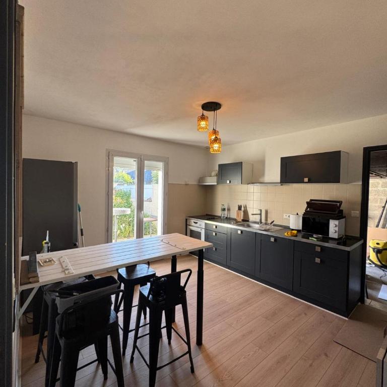 Maison familiale rénovée, centre et plage à pied!! 4ch, salle de jeux, jardin cloturé - Haus mit 4 Schlafzimmern - 27