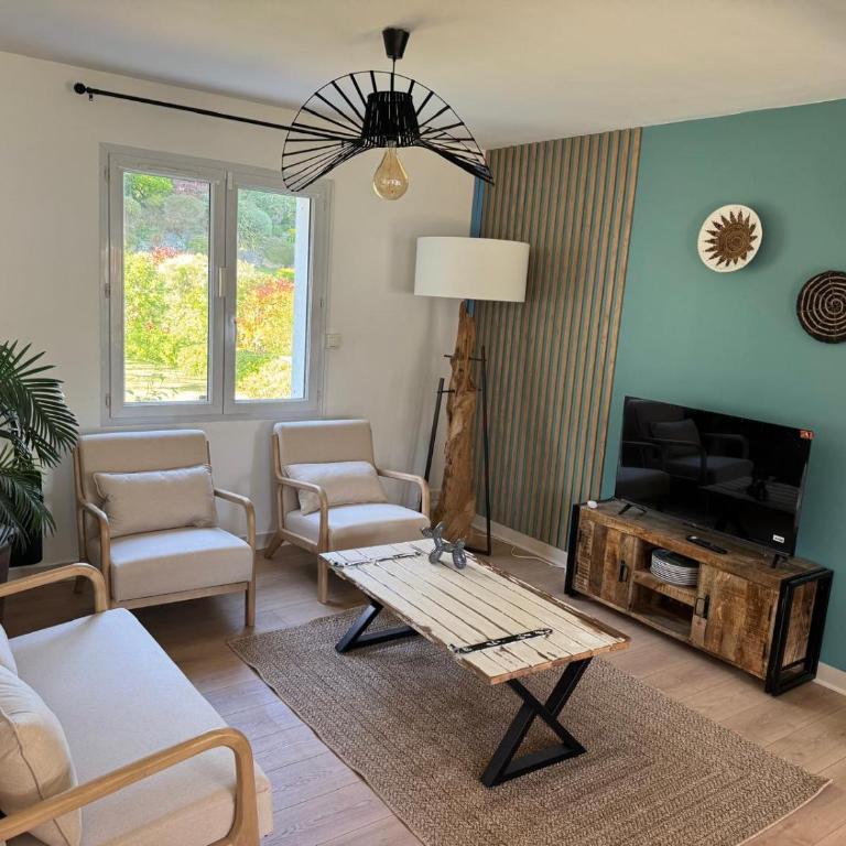 Maison familiale rénovée, centre et plage à pied!! 4ch, salle de jeux, jardin cloturé - Haus mit 4 Schlafzimmern - 17