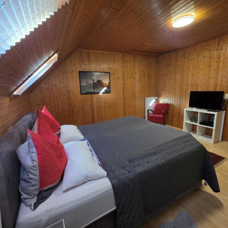 ALTSTADT-APARTMENTS Bad Radkersburg - Ihr Zuhause auf Reisen - Lässige 73 m² Dachgeschoss-Wohnung „Sauvignon Blanc“ - Ausblick, OG 2 - 25