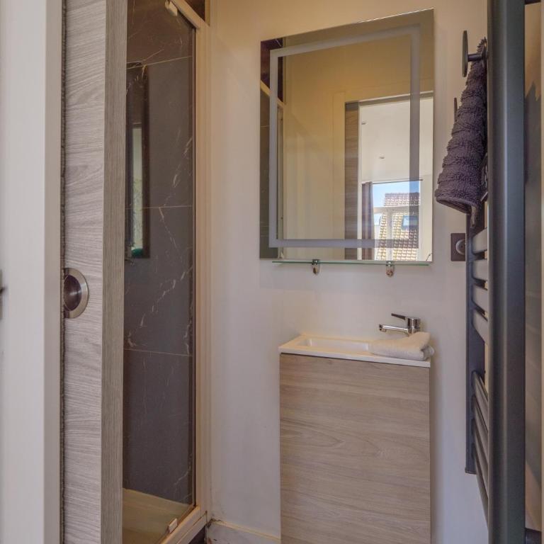 Appart Hotel Le bras D'or - SPA et petit dejeuner - Studio Lit King-Size - 13