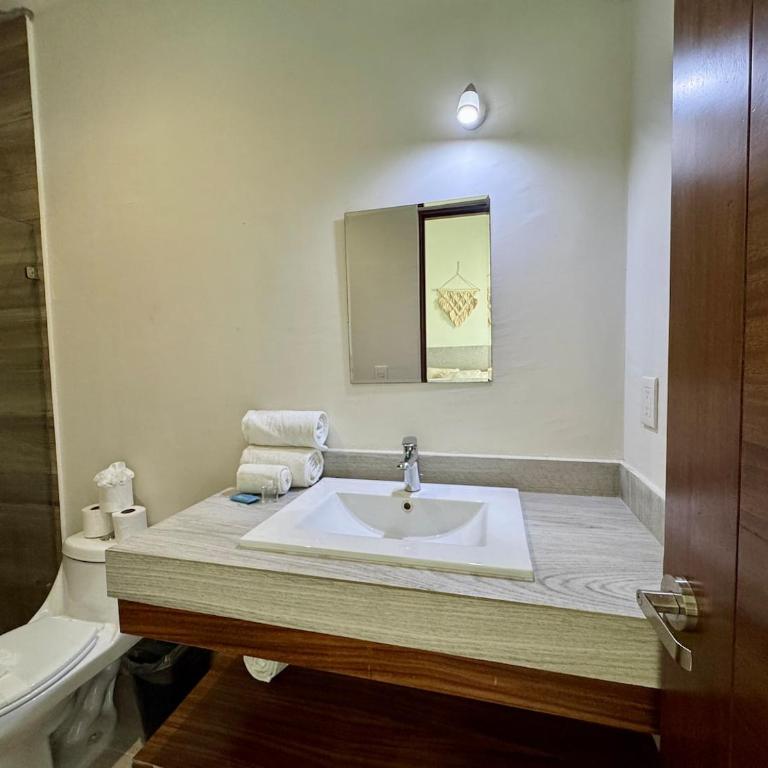 Ideal Area, Comfy Bed, 4 Blocks from 5th & Shops - Single Room - 33