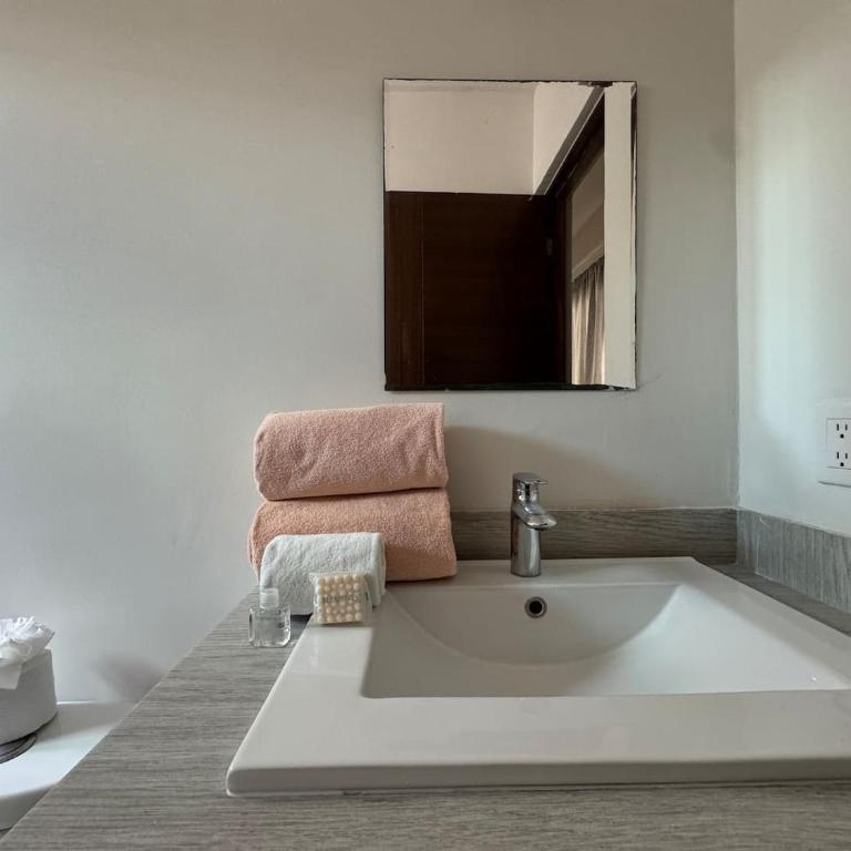 Chic Stay, Rooftop Plunge Pool, 4 Blocks from 5th - Single Room - 17