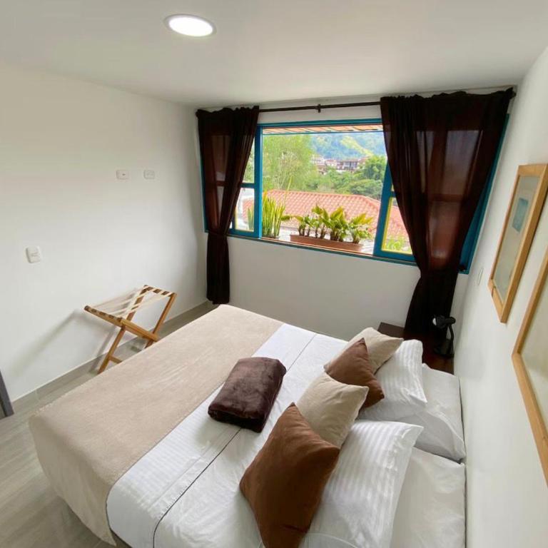 Casa Victoria ApartaHotel - Two-Bedroom Apartment with View - 3
