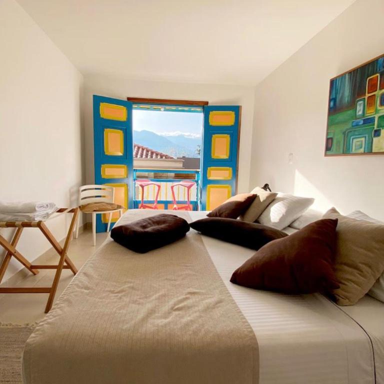 Casa Victoria ApartaHotel - Three-Bedroom Apartment with View - 1