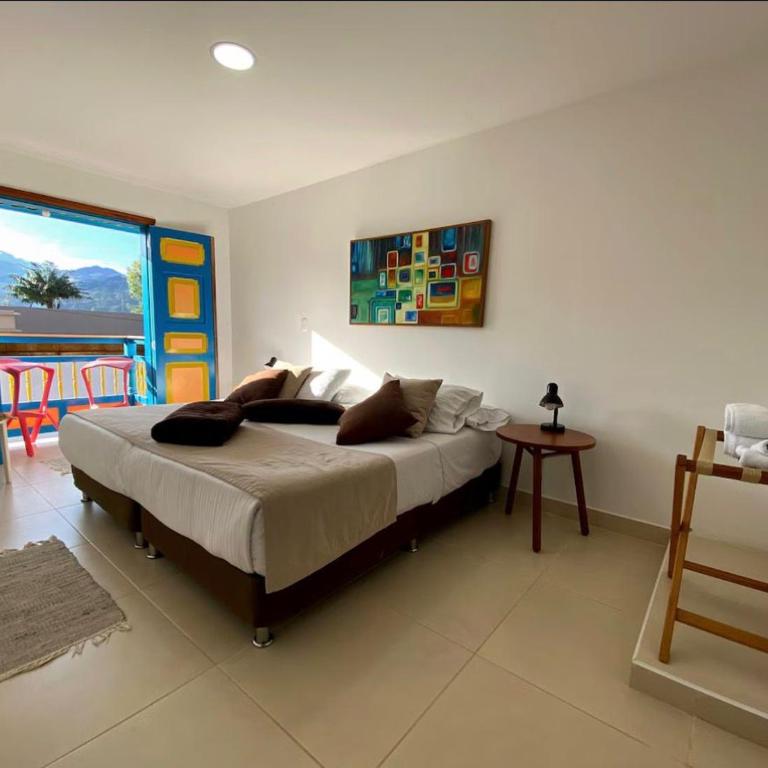 Casa Victoria ApartaHotel - Three-Bedroom Apartment with View - 4