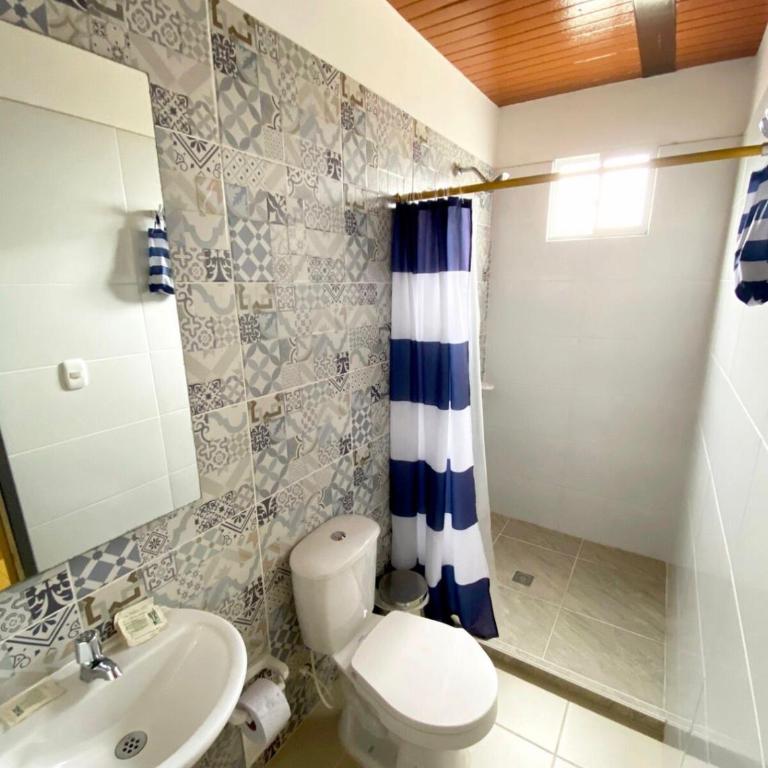 Casa Victoria ApartaHotel - Three-Bedroom Apartment with View - 8
