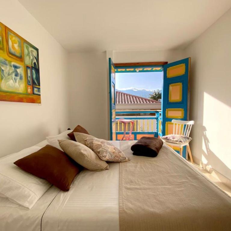 Casa Victoria ApartaHotel - Three-Bedroom Apartment with View - 3