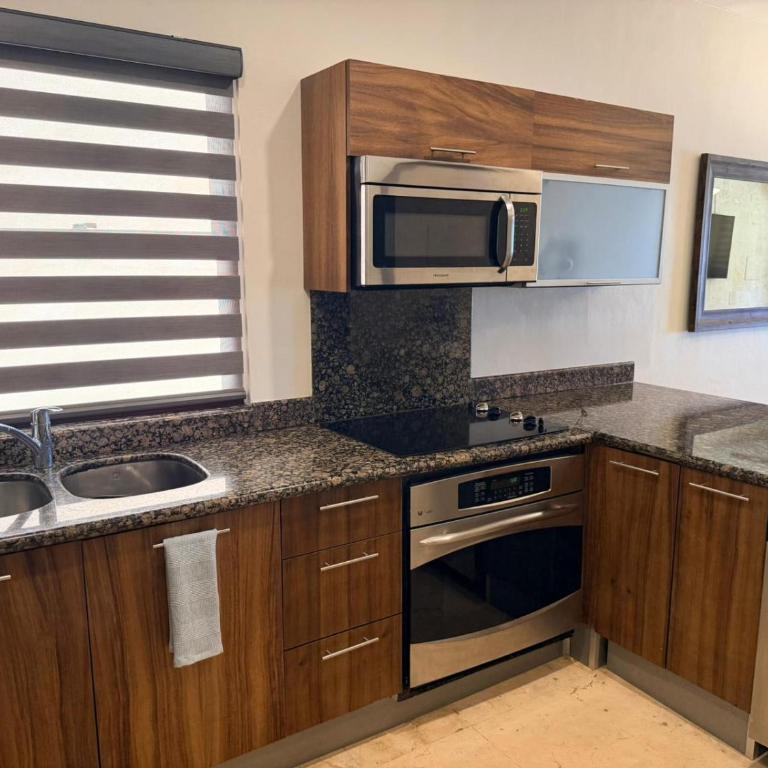Oceanfront Condo a Block Off 5th in Heart of Playa - Apartment - 7
