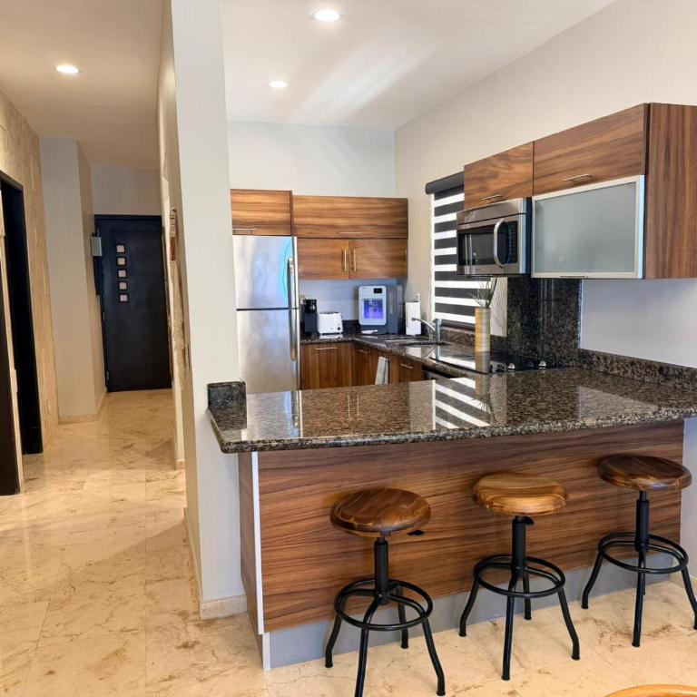 Oceanfront Condo a Block Off 5th in Heart of Playa - Apartment - 11