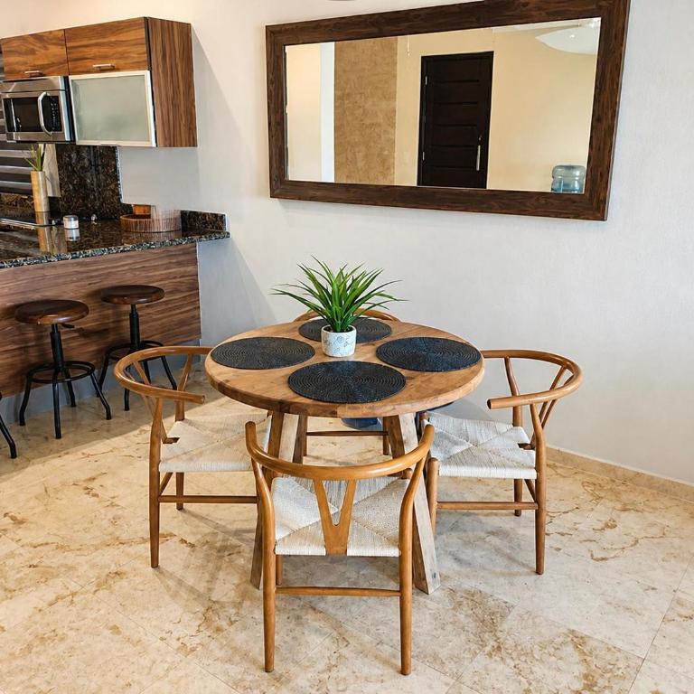 Oceanfront Condo a Block Off 5th in Heart of Playa - Apartment - 12