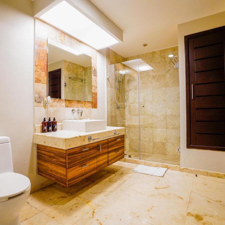 Oceanfront Condo a Block Off 5th in Heart of Playa - Apartment - 13