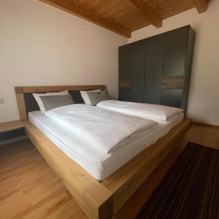Ferienwohnung Ice Arena View - Chiemgau Karte - Apartment mit Balkon - 3