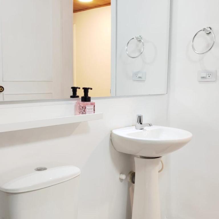 Suite Privada Baño & Balcón - Bogotá Norte - Fast WiFi 1 - Habitación Individual con baño privado - 5