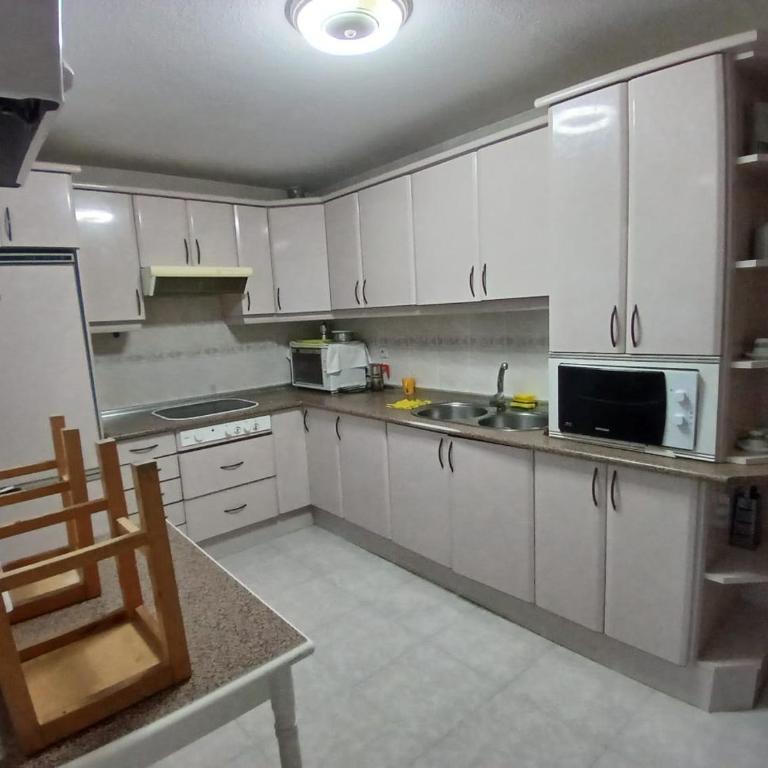 Habitacion Familiar 4 personas Toledo - Habitación Cuádruple Económica con baño compartido - 2