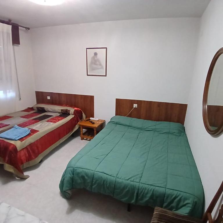 Habitacion Familiar 4 personas Toledo - Habitación Cuádruple Económica con baño compartido - 5