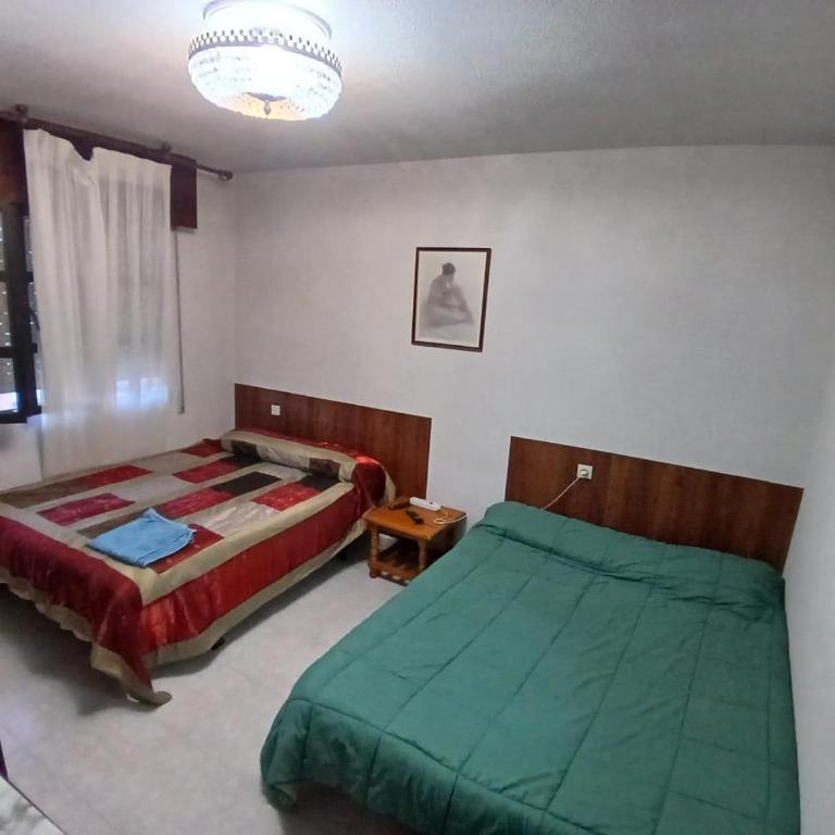 Habitacion Familiar 4 personas Toledo - Habitación Cuádruple Económica con baño compartido - 6
