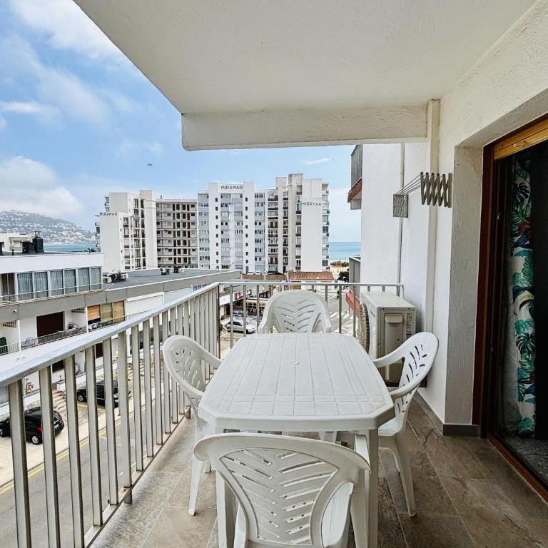 Perfecta ubicación a 80m de la playa, AC, WiFi, terraza y parking en Santa Margarita - ES-258-53 - Apartment - 22