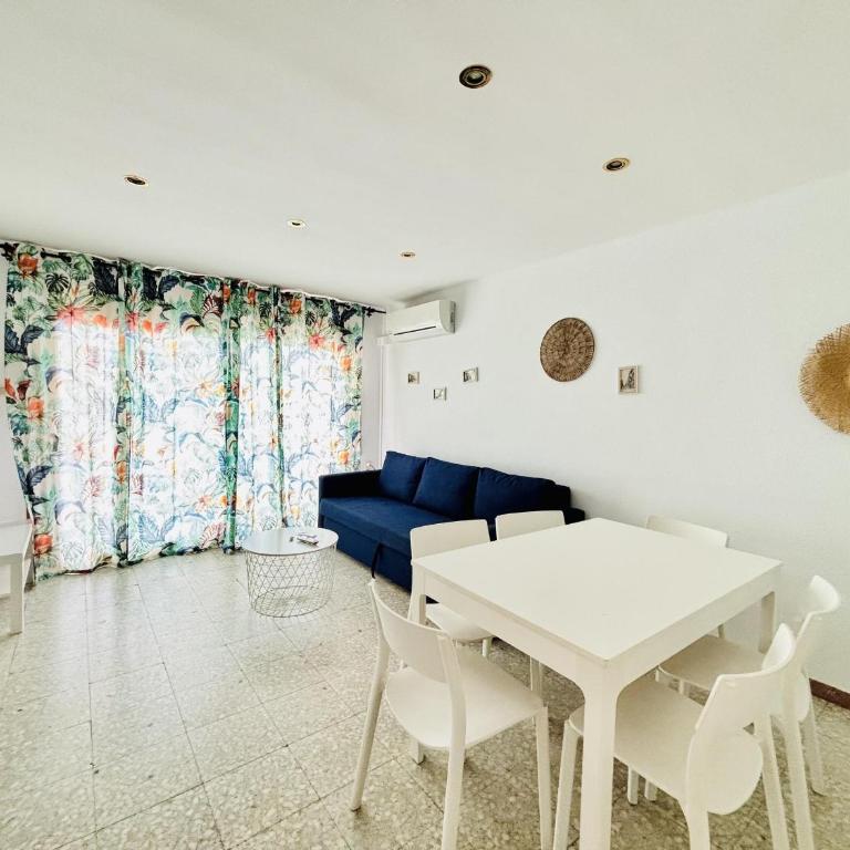 Perfecta ubicación a 80m de la playa, AC, WiFi, terraza y parking en Santa Margarita - ES-258-53 - Apartment - 25