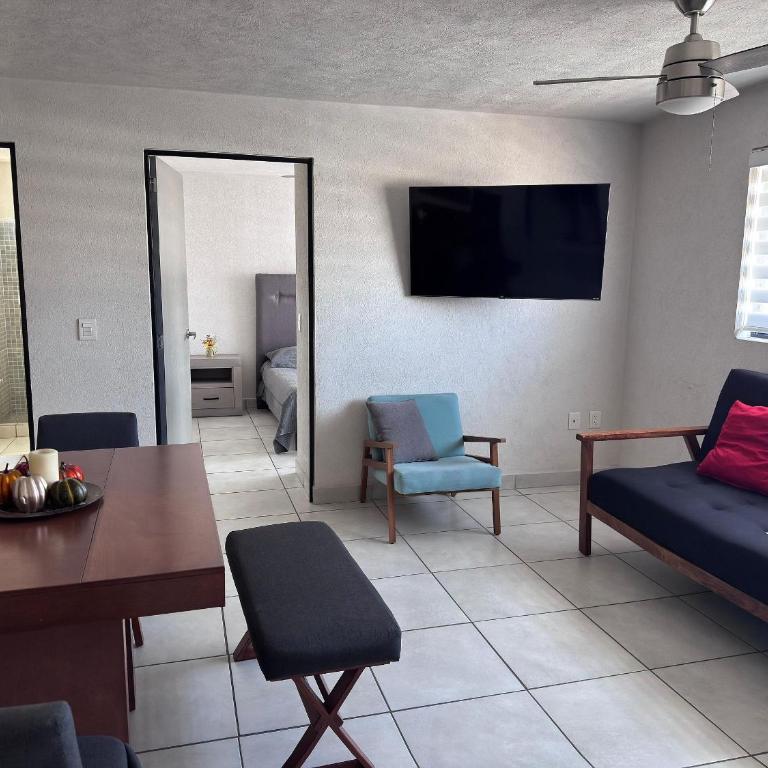 Alojamiento nuevo céntrico IMSS, H Civil y UDG - Apartamento con balcón - 7