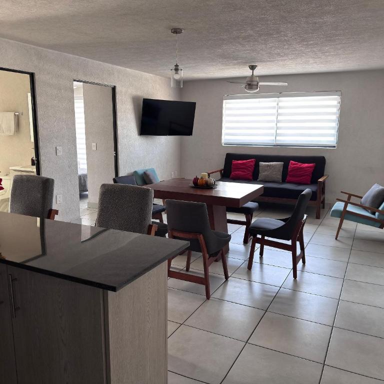 Alojamiento nuevo céntrico IMSS, H Civil y UDG - Apartamento con balcón - 6