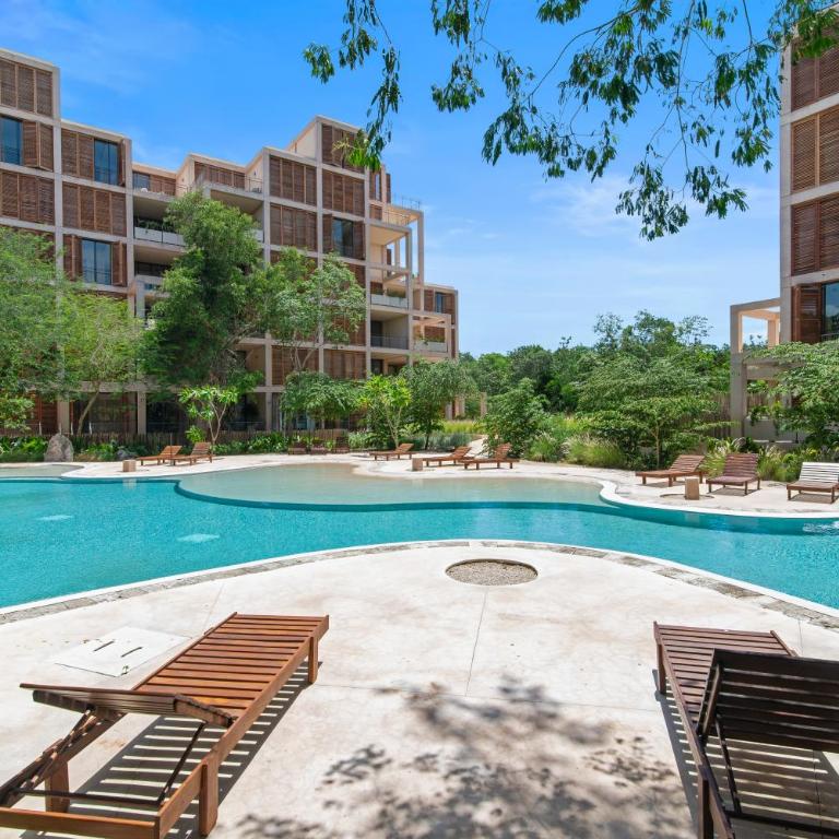 Corasol 2 Bedroom Condo in Playa del Carmen Beach Club Access 7 Min to Beach Pools Gym Golf - Two-Bedroom Apartment with Balcony - 14